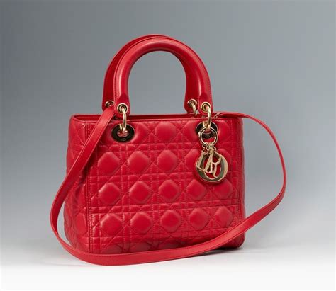 lady dior taille moyenne|lady dior 2022 price.